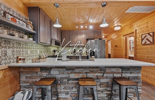 Broken Bow Cabina | Outdoor Playset | Game Room | Fire Pit | Hot Tub