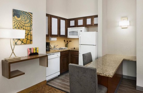 Durham Apartamento | Piscina al aire libre + desayuno gratis + Wi-Fi gratis Cerca de la UNC Chapel Hill University
