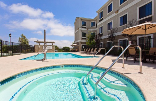 Lake Forest Condominio | Piscina al aire libre y bañera de hidromasaje. Desayuno gratis. 30 minutos en coche a Disney!