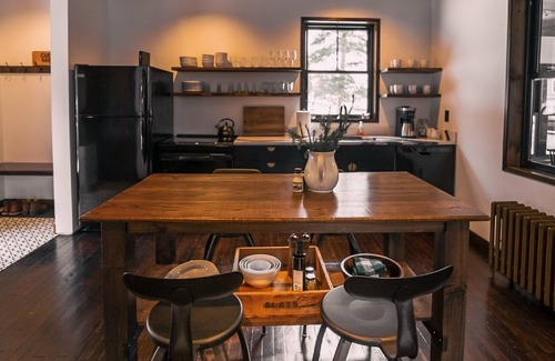 Speculator Casa | Outdoor Sauna, Hiking, Ski at Oak Mountain, and Private Chef Available