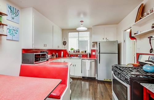 Parkside Casa | Outer Sunset District Home en San Francisco para seis personas con W / D, estacionamiento, Apple TV
