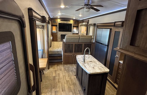 Farmington Casa | Outlaw . 5878 US 64