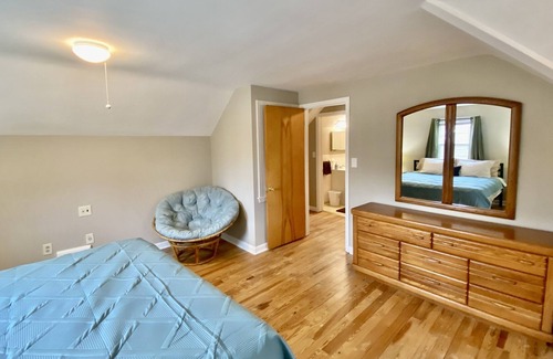 Cleveland Heights Casa | Outpatient Housing, Super Close to Cleveland Clinic, Fully Fenced-in Backyard