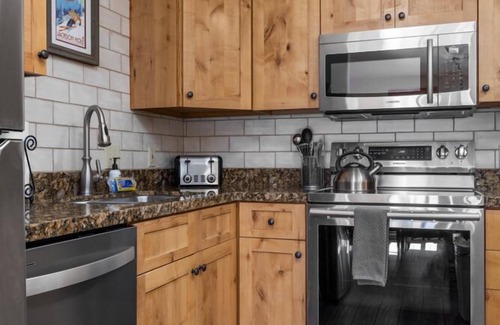 Jackson Casa | Outpost: Clark's Knoll 371 - Walk to Town Square
