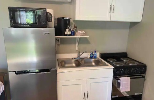 Northwest Pensacola Cabina | Outpost Cottage - Sleeps 3 Great Price!