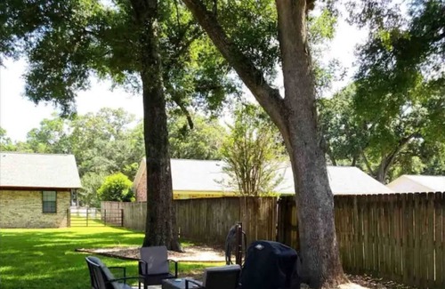 Northwest Pensacola Cabina | Outpost Cottage - Sleeps 3 Great Price!