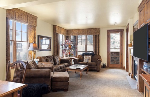 Jackson Condominio | Outpost: Grand View 2810 - AC and Close to town!