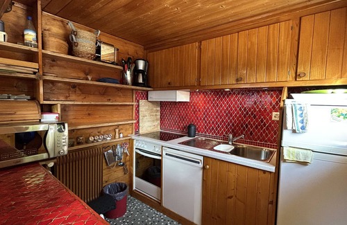 St. Luc Chalet De Esquí | Outside: duplex apartment in chalet, for 8 people, balcony, large terrace with barbecue and garden f