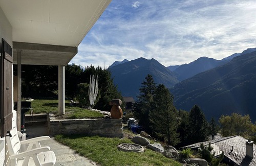 St. Luc Chalet De Esquí | Outside: duplex apartment in chalet, for 8 people, balcony, large terrace with barbecue and garden f