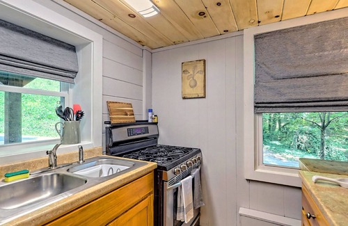 Clayton Casa | Outside Hot Tub. Low Cleaning Fee. Walk to Town. Wi-Fi, Fire Pit, Free Parking.