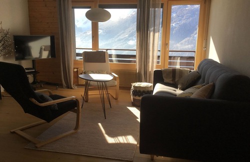St. Luc Apartamento | Outside : on the 4rd floor of a five-storey apartment house, lift, south balcony with beautiful view