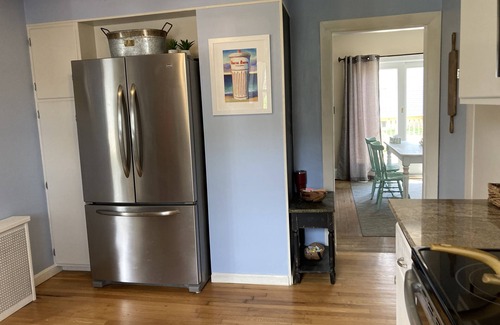 Lincoln Casa | 🌇Outside Providence! 3-Bed Near Twin River Casino!