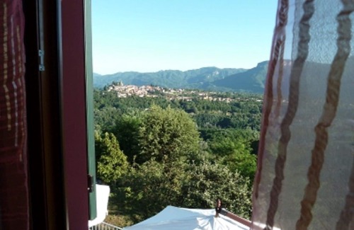 Barga Villa | Sobresaliente 3 dormitorios en suite Villa panorámica en la Toscana (Albiano, Barga, Lucca)