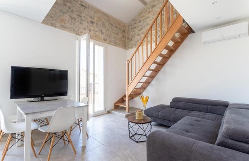 Carqueiranne Apartamento | Outstanding AC 2 bedroom with terrace close to beaches - Dodo et Tartine
