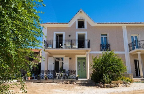 Carqueiranne Apartamento | Outstanding AC 2 bedroom with terrace close to beaches - Dodo et Tartine