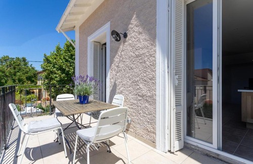 Carqueiranne Apartamento | Outstanding AC 2 bedroom with terrace close to beaches - Dodo et Tartine