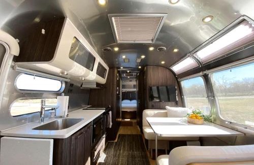 Ennis Casa | Outstanding Airstream Close to Stunning Hiking Trails in Bristol, Texas