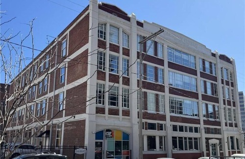 Crossroads Arts District Condominio | Outstanding Loft Remodel in KC Crossroads