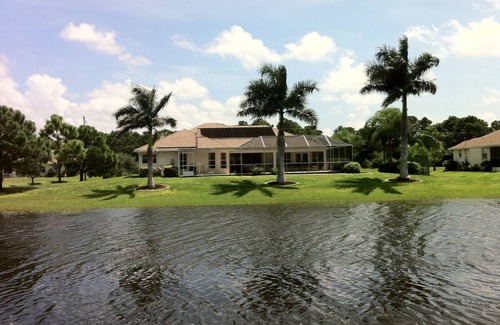 Pine Valley Villa | Excepcional lujo junto al lago 4 camas hogar piscina climatizada eléctrica