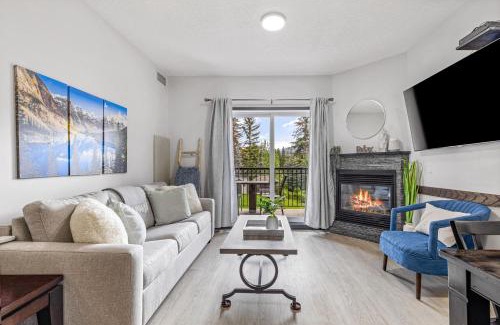 Canmore Apartamento | Outstanding Mountain Condo WATERSLIDE and HOT TUB managed by Little Sister Getaways