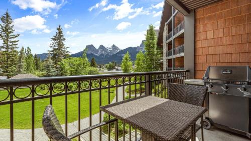 Canmore Apartamento | Outstanding Mountain Condo WATERSLIDE and HOT TUB managed by Little Sister Getaways