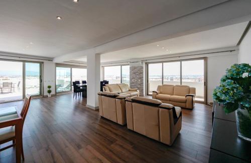 Portimao Apartamento | Outstanding penthouse with amazing sea views