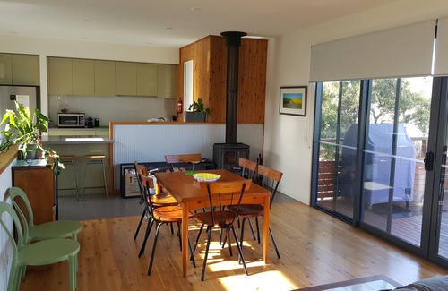 Apollo Bay Casa | Casa moderna con fabulosas vistas y huerta, todo cerca de la playa.