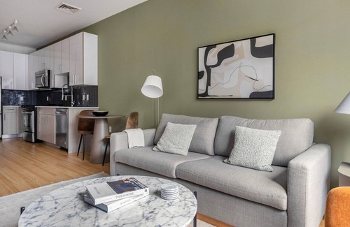 D Street - West Broadway Apartamento | Outstanding South Boston 1BR w/ Gym, nr Red Line & Shops, by Blueground