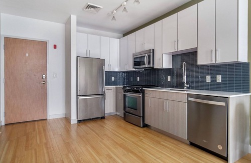 D Street - West Broadway Apartamento | Outstanding South Boston 1BR w/ Gym, nr Red Line & Shops, by Blueground