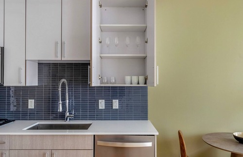 D Street - West Broadway Apartamento | Outstanding South Boston 1BR w/ Gym, nr Red Line & Shops, by Blueground