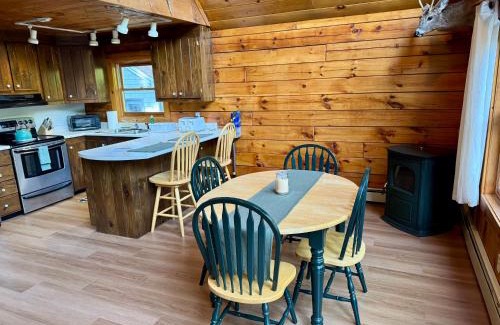 Rangeley Casa | Outta Range Outta Range, A Cozy Log Home Retreat