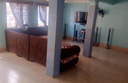 Lira Cama Y Desayuno | Oval Guest House