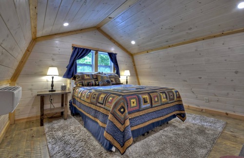 Copperhill Cabina | Over 200 feet of Ocoee River Frontage!