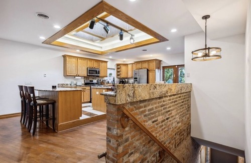 Detroit - Shoreway Casa | Over 4500 sqft of Luxury living [Billiards table, Arcade room, 5 BR & 4 BA]