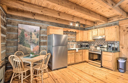 Saluda Cabina | Over 6 Acres of Hiking Trails: Luxe Saluda Cabin!