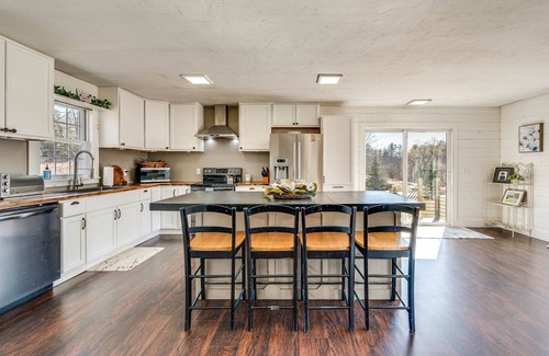 East Andover Casa | 'Over Andover' Retreat w/ Hot Tub: Walk to Lake!