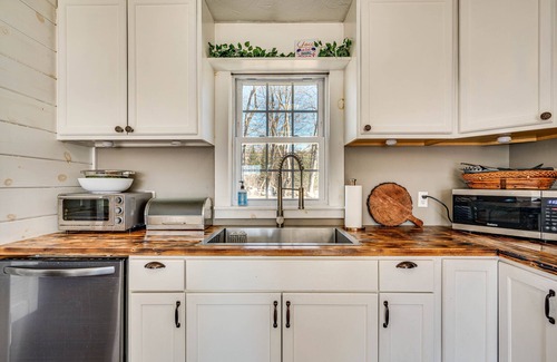 East Andover Casa | 'Over Andover' Retreat w/ Hot Tub: Walk to Lake!