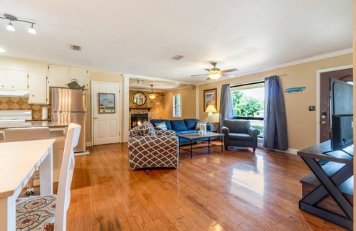 East Pensacola Heights Casa | Over The Hill By The Bayou- New Listing in Pensacola Heights with Pool!