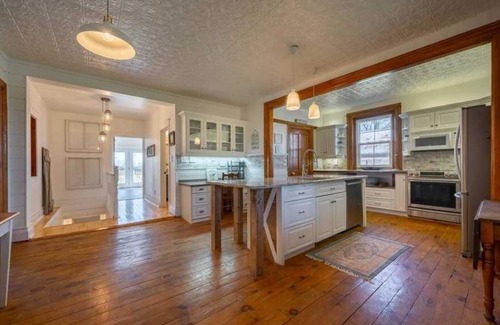 Shannonville Otro | Over the Rainbow Farm - heated pool, 12 acres, 7 bedrooms, close to PEC