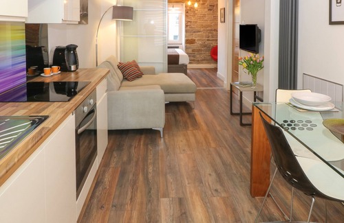 Holmfirth Casa | Over-Under Cottage, HOLMFIRTH
