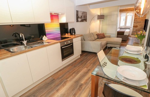 Holmfirth Casa | Over-Under Cottage, HOLMFIRTH