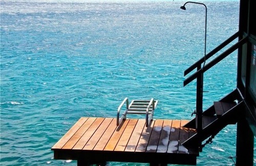 Bora Bora Casa | Bungalow Dos - ¡El mundialmente famoso escondite sobre el agua de Marlon en Bora Bora!