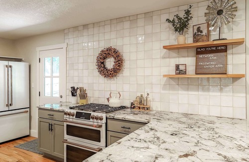 Overland Park Casa | Overland Park Beauty! 3BD 2BA New Listing!