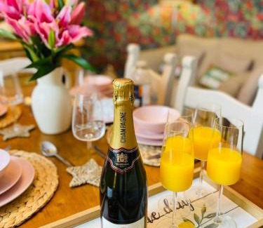 Chester Casa | Overleigh Cottage, with optional Hot Tub hire