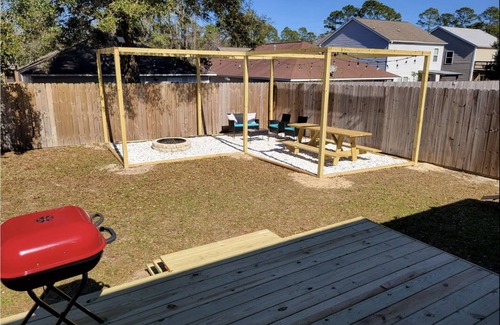 Brent Casa | Overlook Backyard Retreat~families welcome~central
