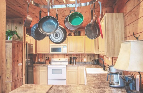 Saint Mary's Cabina | Overlook Lodge - Hot Tub, Fireplace & Private Creek. Family-Friendly!