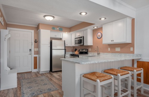 South Nags Head Condominio | Overlook the Atlantic in the Outer Banks! Brand NEW Listing! Pools and More!