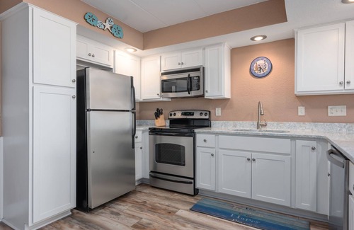 South Nags Head Condominio | Overlook the Atlantic in the Outer Banks! Brand NEW Listing! Pools and More!