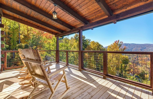 Gatlinburg Cabina | Overlooking Adventure by Jackson Mountain Rentals