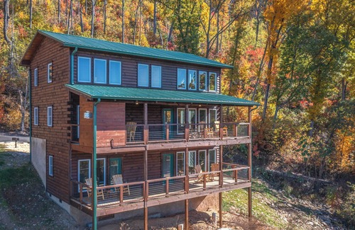 Gatlinburg Cabina | Overlooking Adventure by Jackson Mountain Rentals